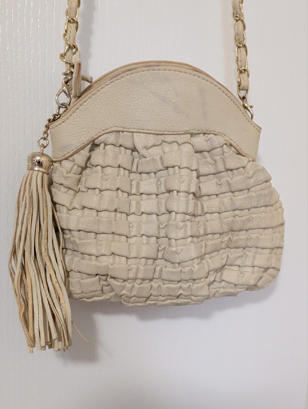 Neutral Ruffled Tassel Cosmetic Pouch - Picture 3 of 9